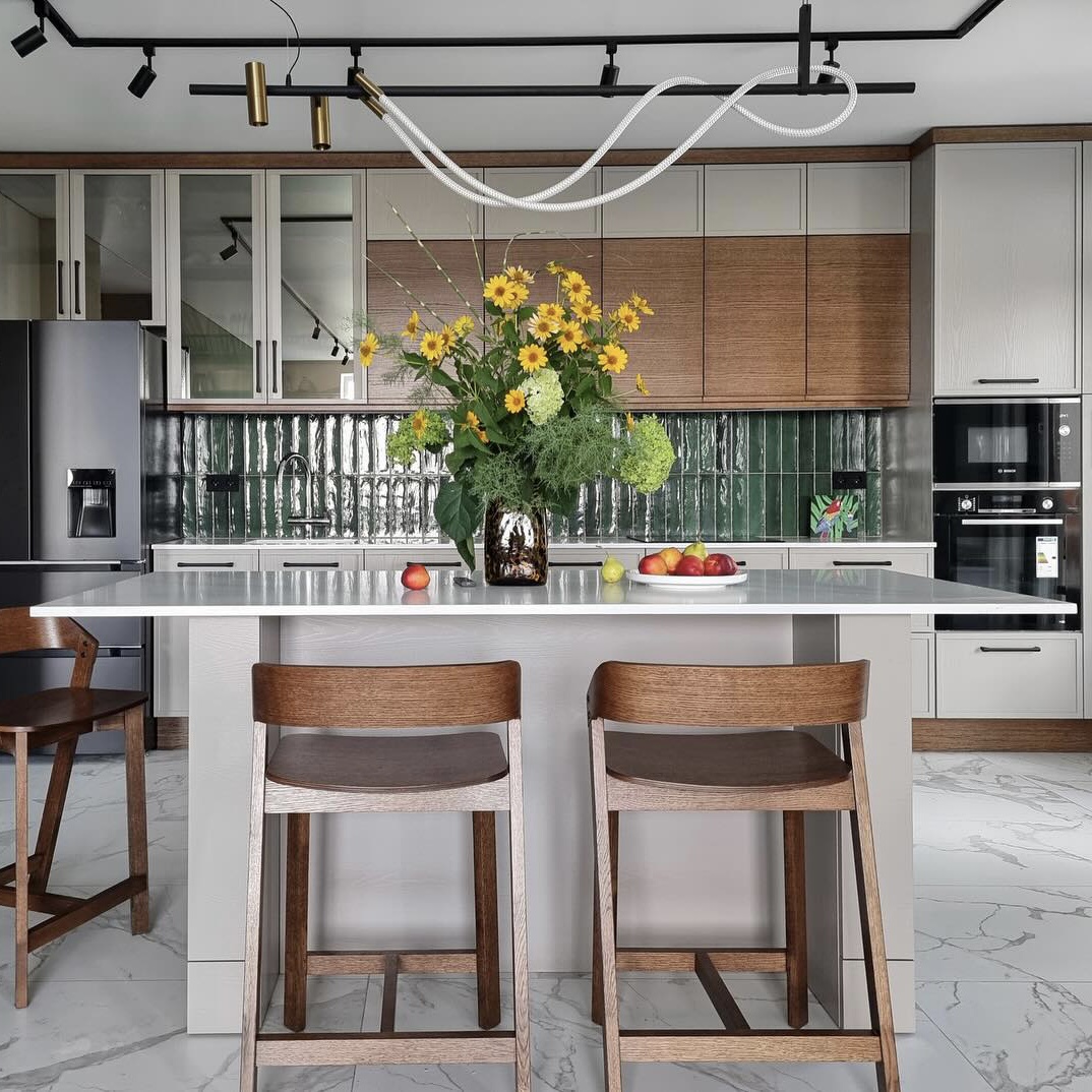 LINE. KITCHEN WITH ISLAND — GATHERING SPOT FOR THE WHOLE FAMILY