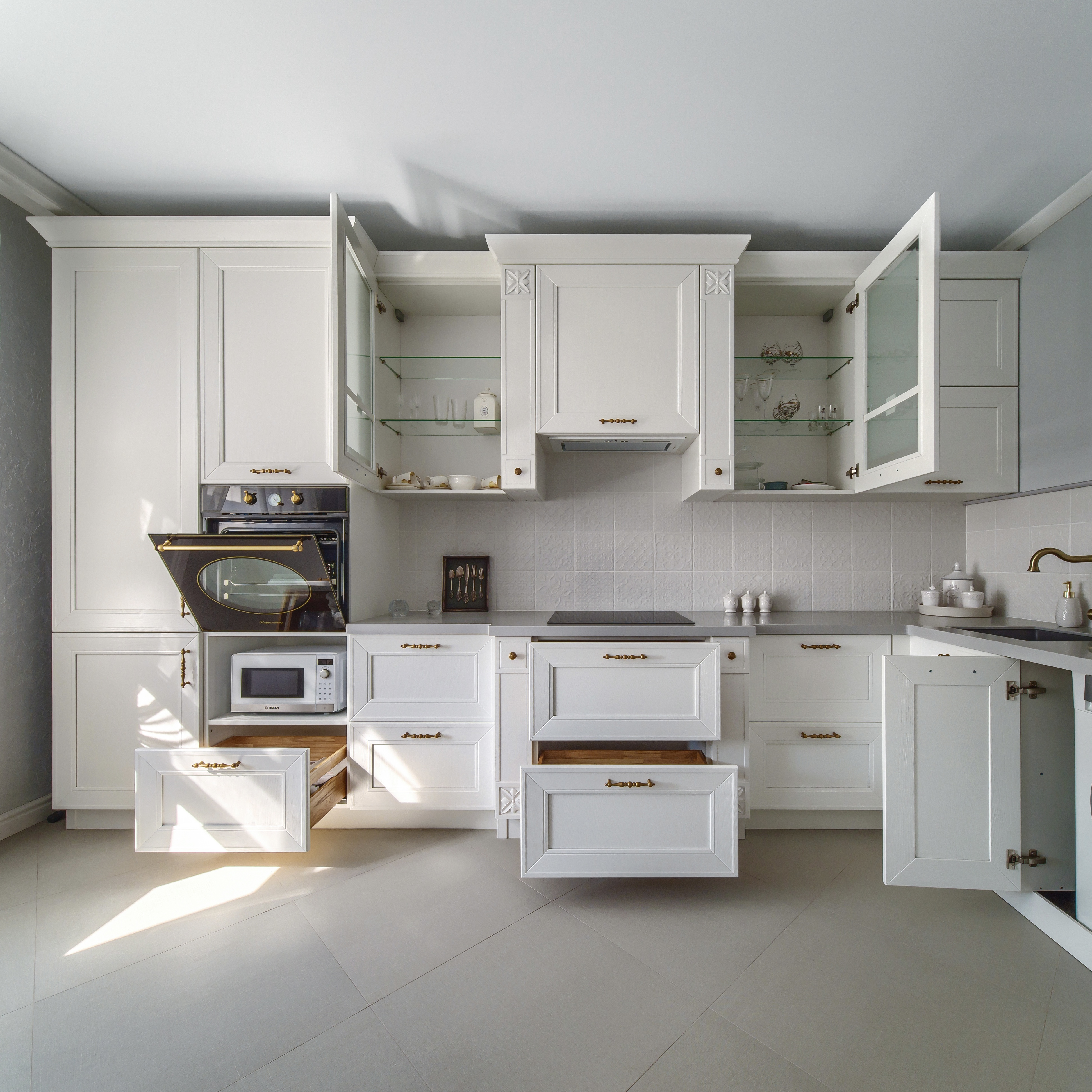 BEATRICE. CLASSIC WHITE KITCHEN