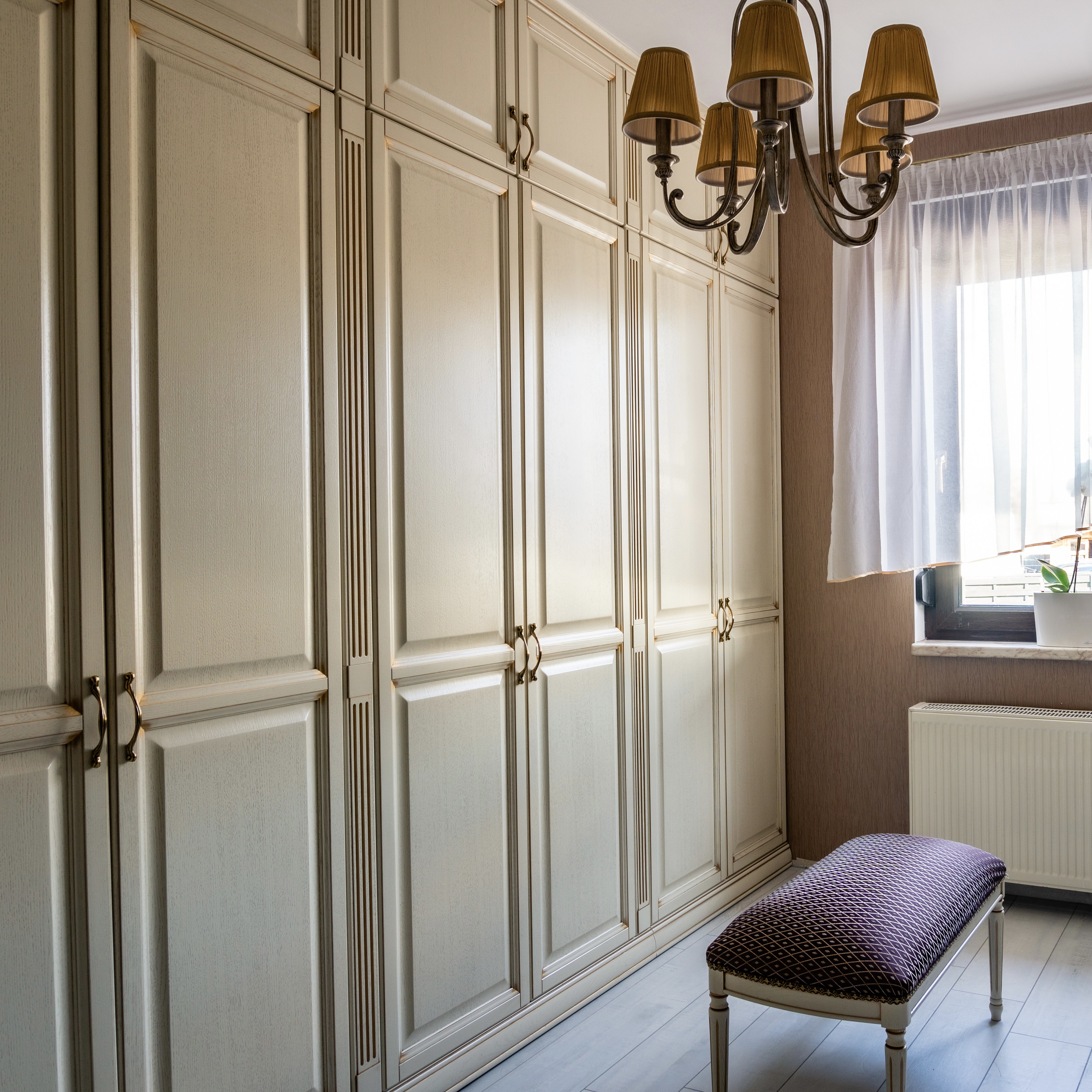 ГАРДЕРОБНАЯ В КЛАССИЧЕСКОМ СТИЛЕ