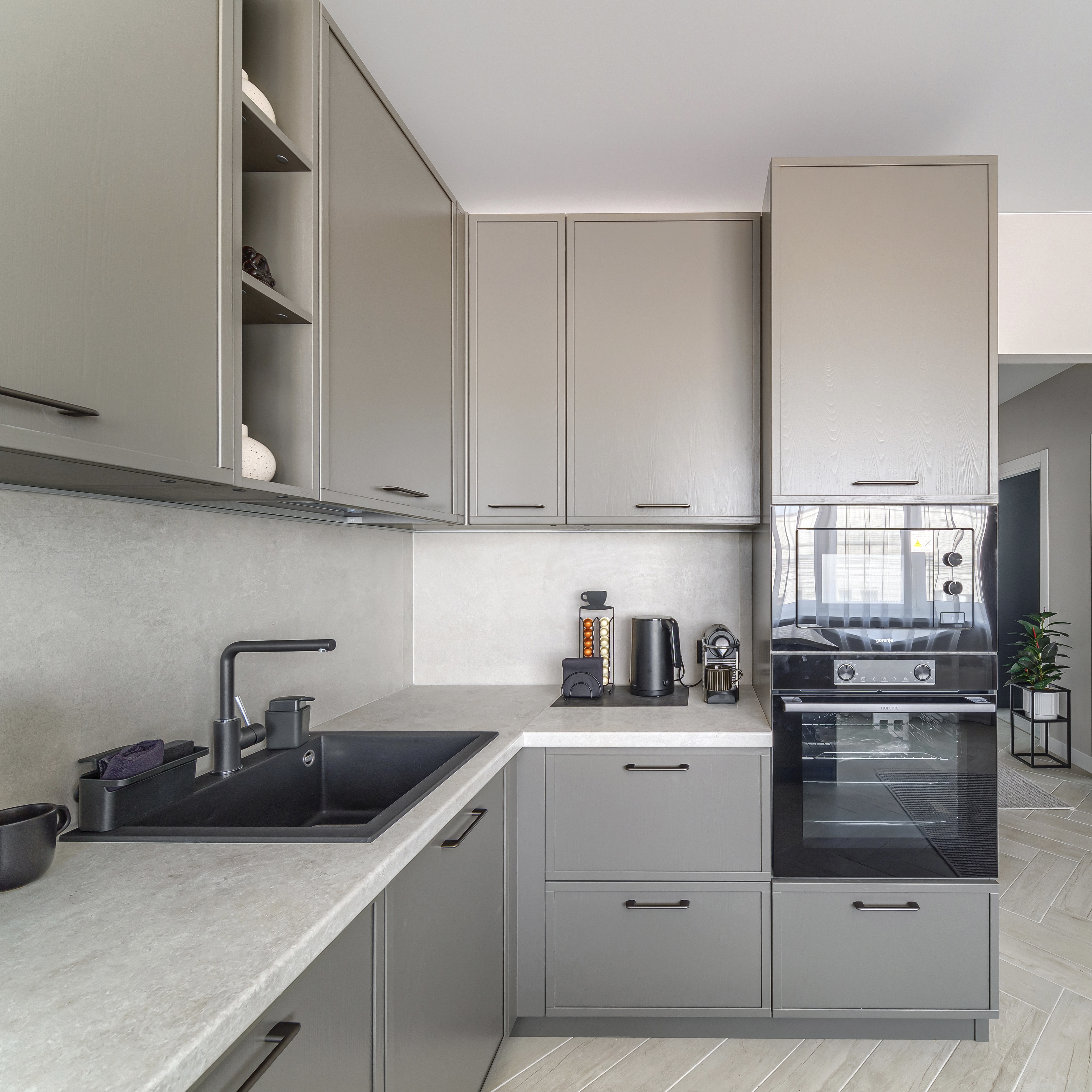 KVADRO. KITCHEN IN MARENGO COLOR
