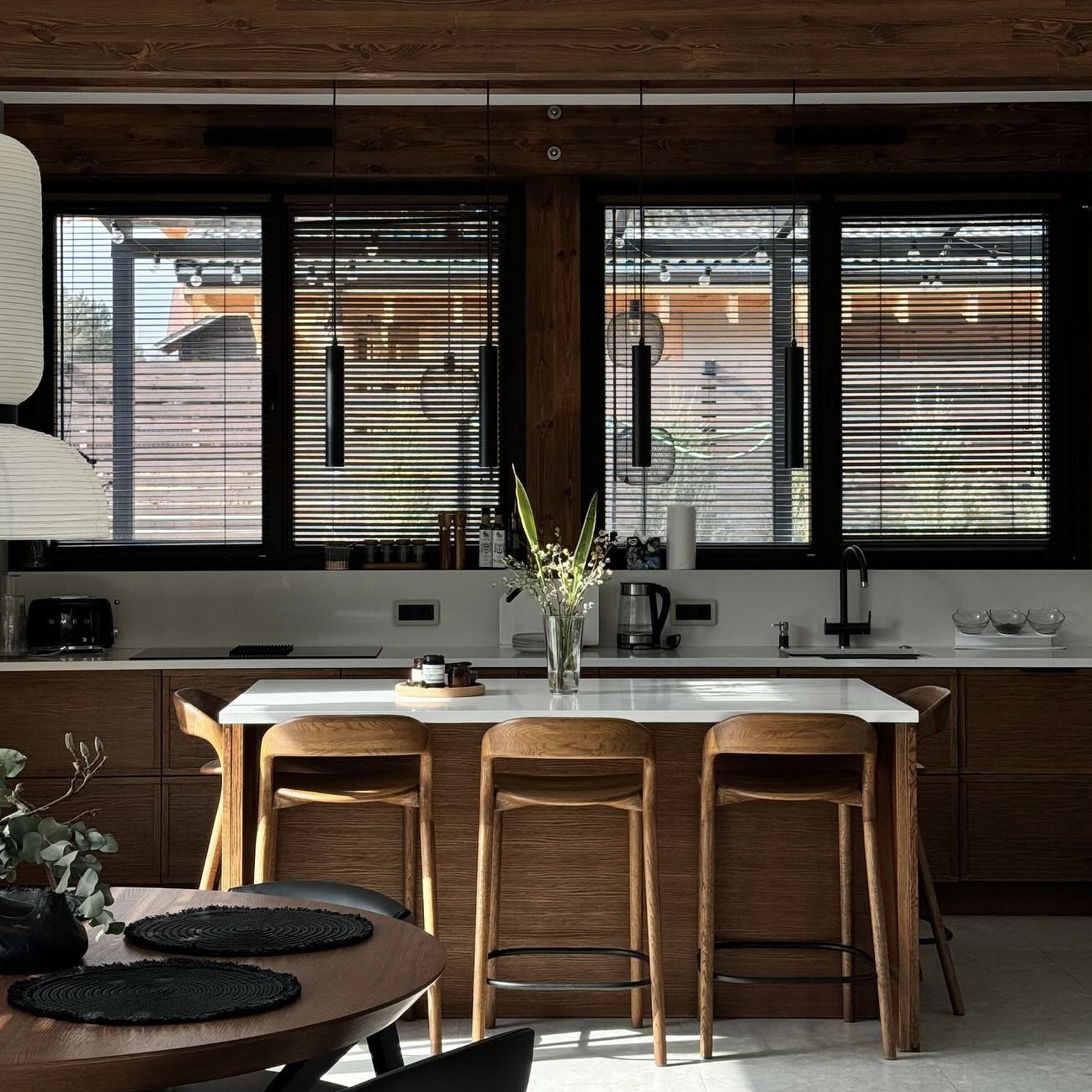 KVADRO. KITCHEN WITH ISLAND IN MINIMALIST DESIGN